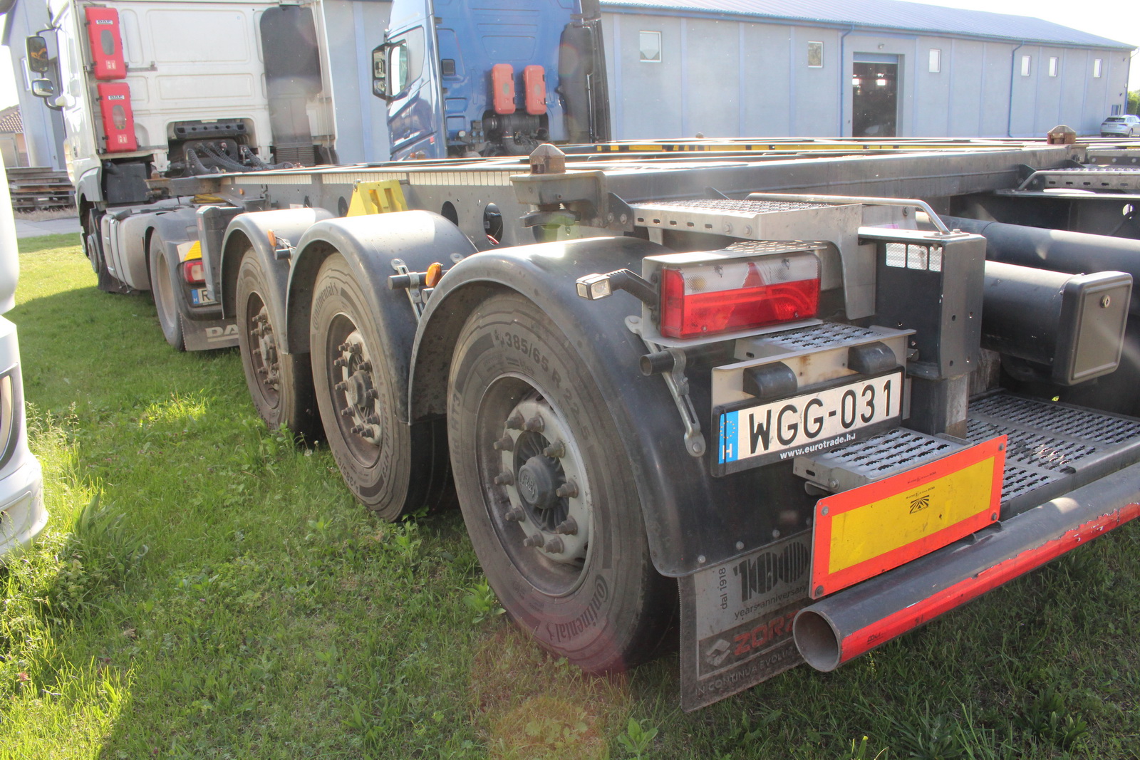 Nyergesvontató és pótkocsi 26