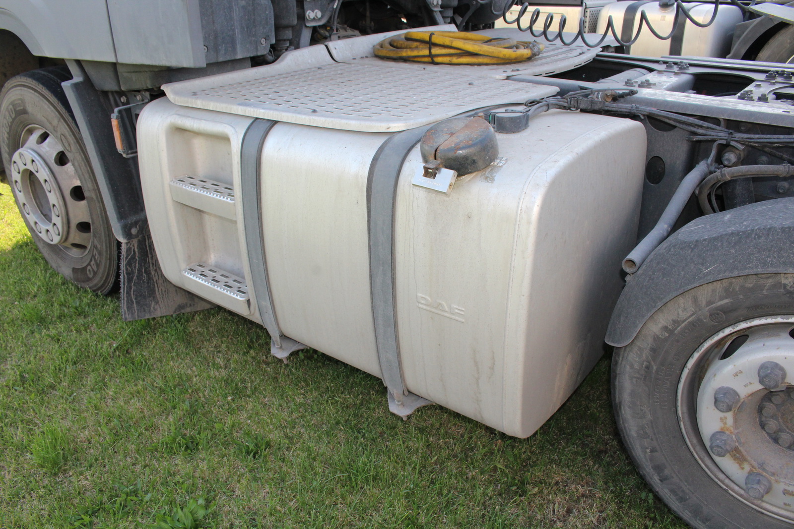 Nyergesvontató és pótkocsi 28