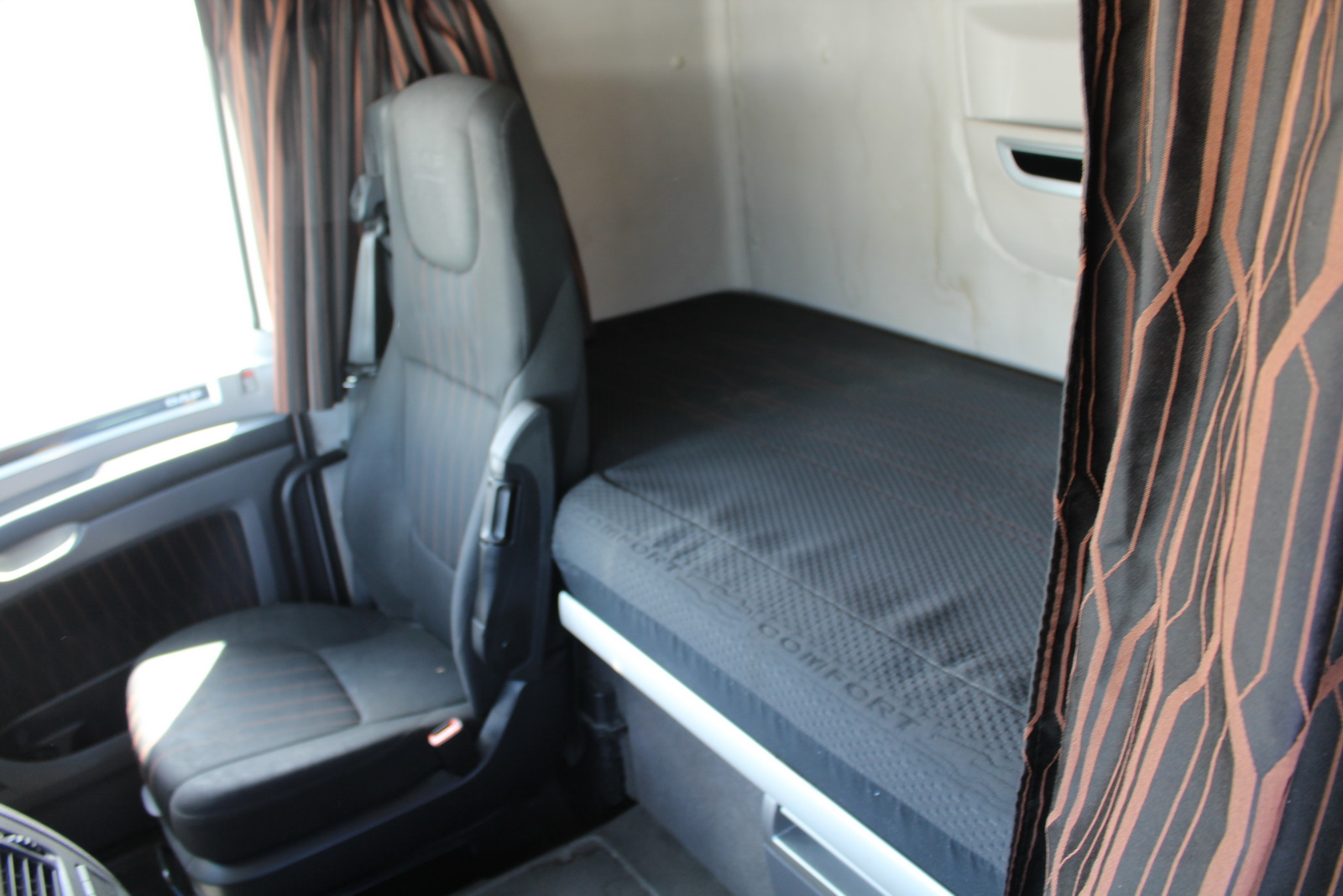 Nyergesvontató-DAF XF480FT 26