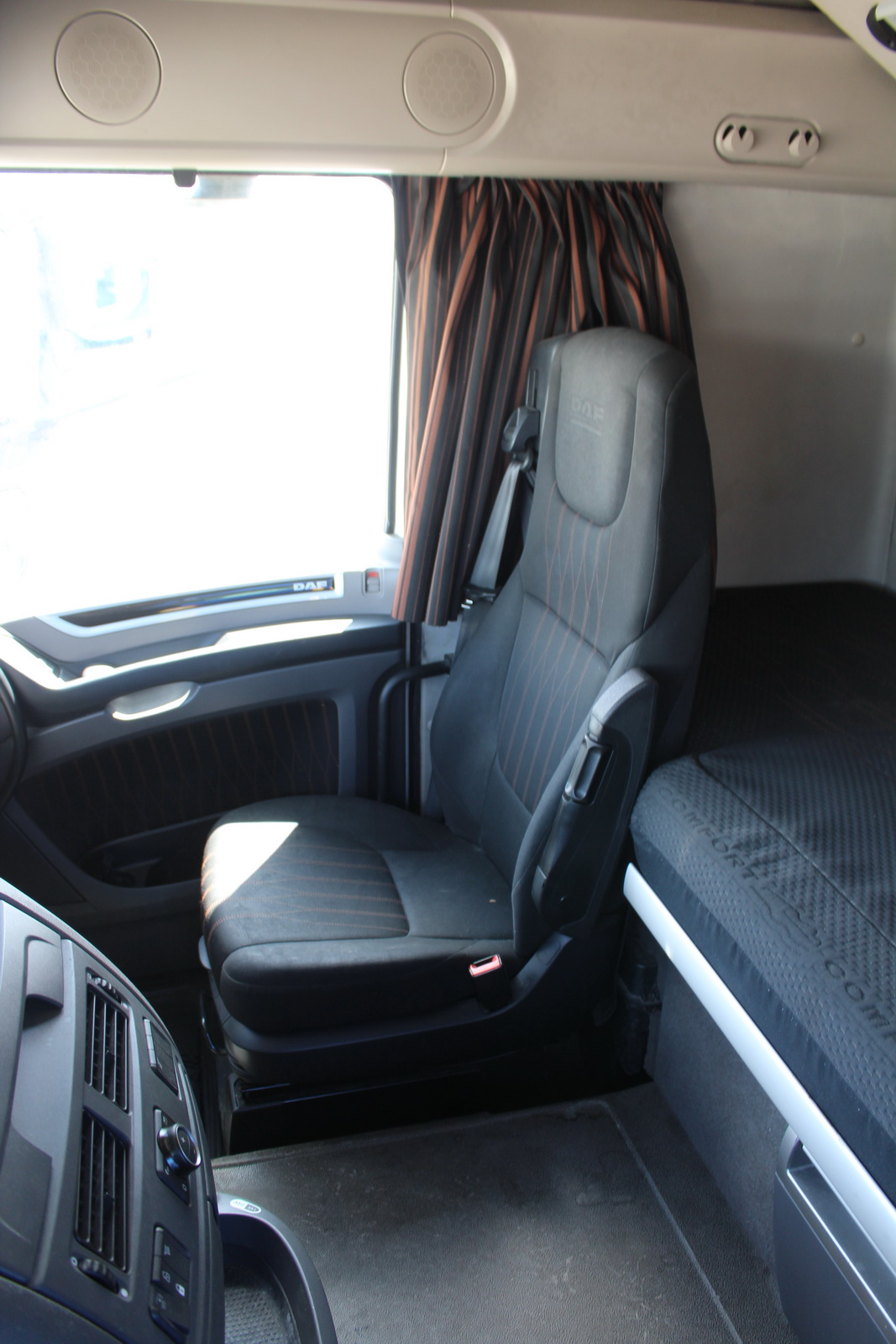 Nyergesvontató-DAF XF480FT 27