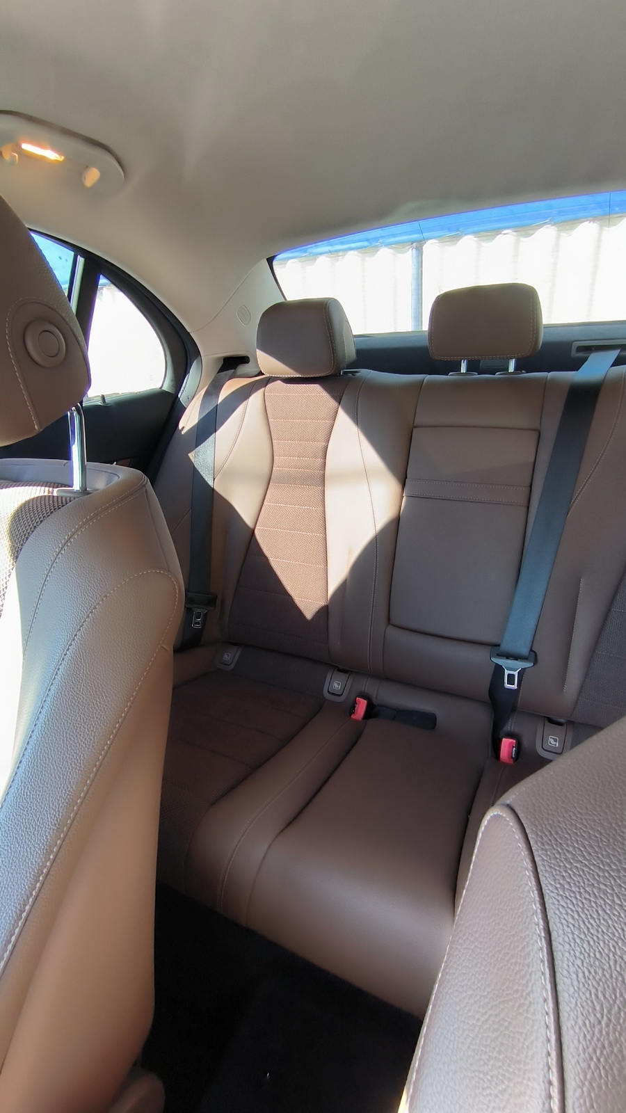 Mercedes-Benz E200 4Matic személygépjármű 10