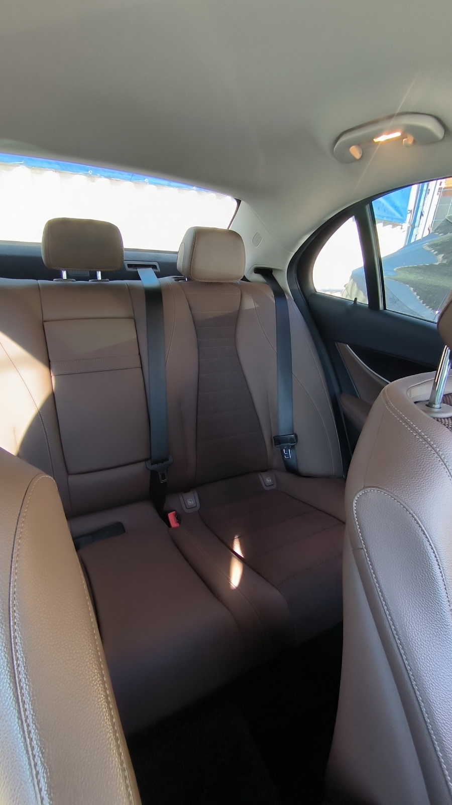 Mercedes-Benz E200 4Matic személygépjármű 11