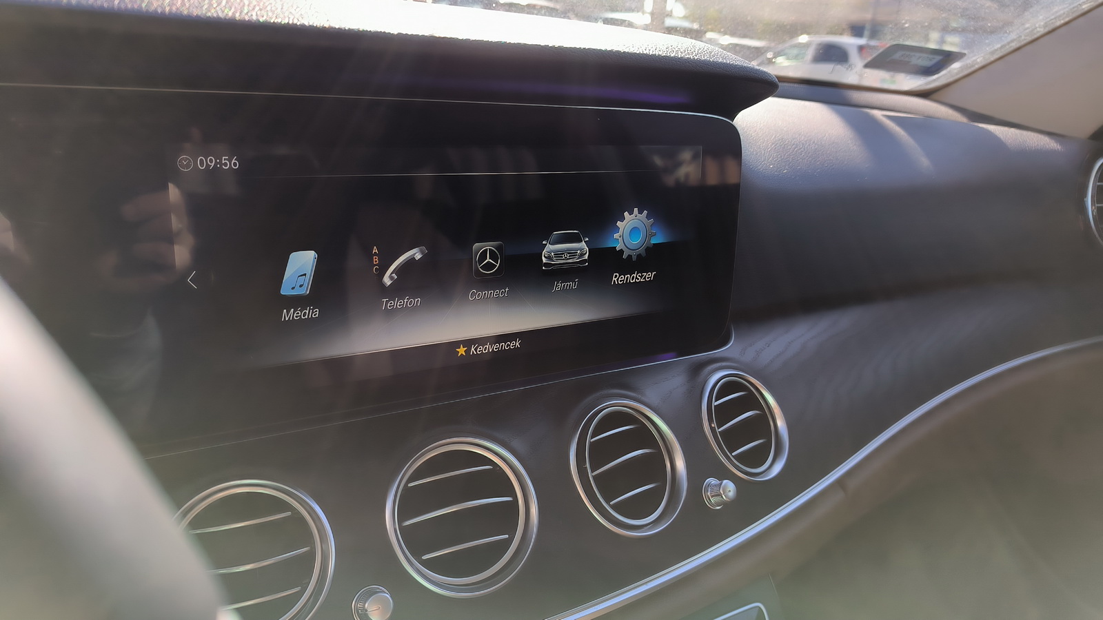 Mercedes-Benz E200 4Matic személygépjármű 16