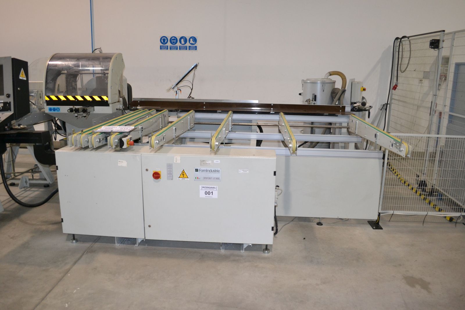 Darabológép behordóasztallal