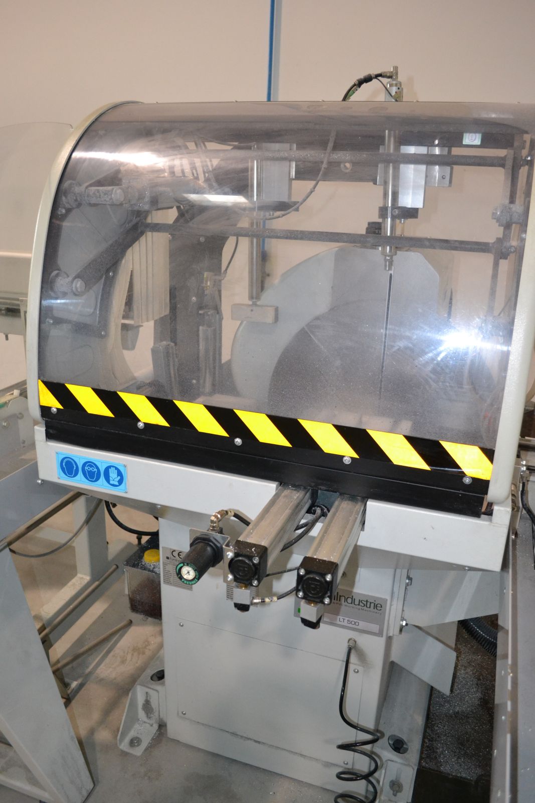 Darabológép behordóasztallal 5