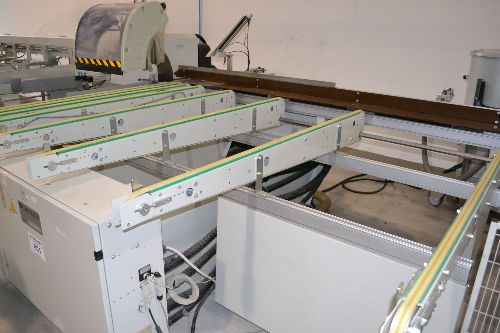 Darabológép behordóasztallal 6