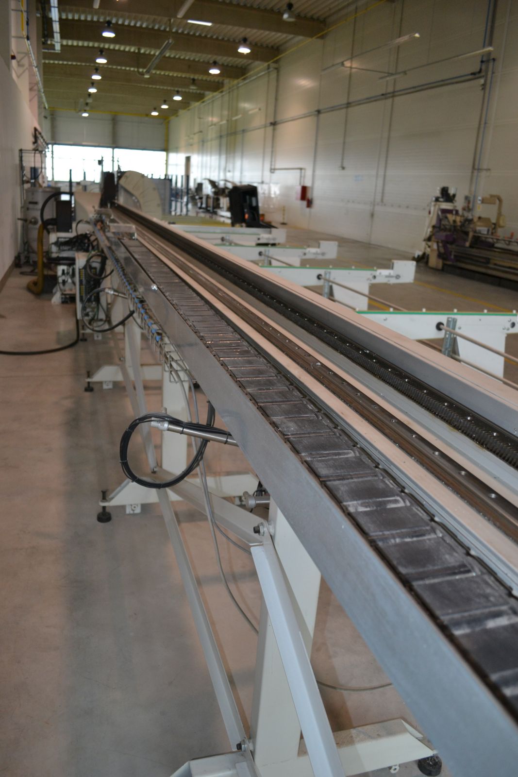 Darabológép behordóasztallal 14