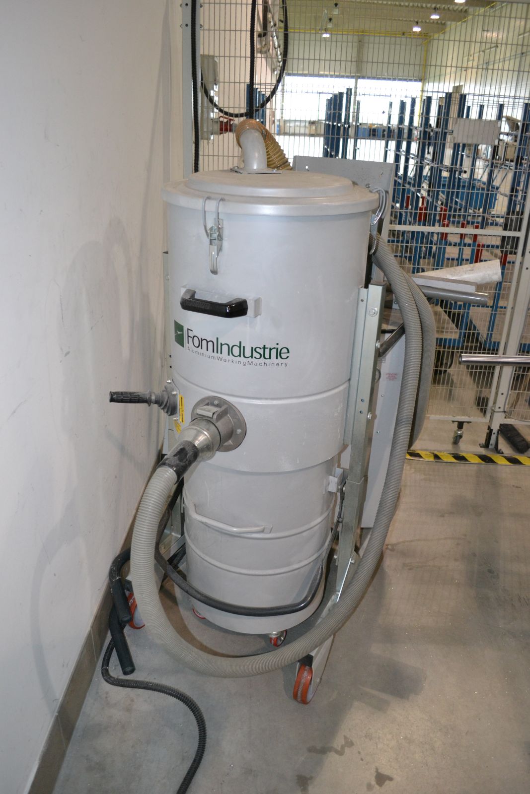 Darabológép behordóasztallal 17