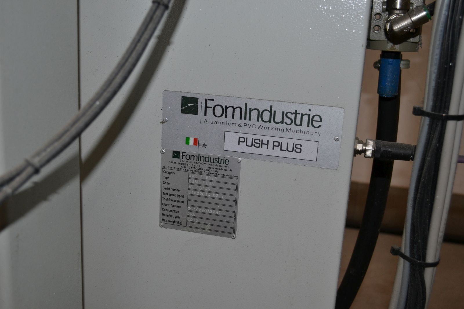 Darabológép behordóasztallal 19