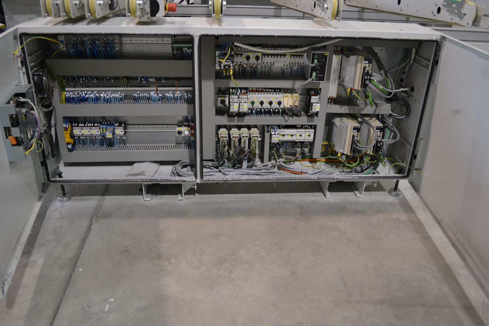 Darabológép behordóasztallal 22