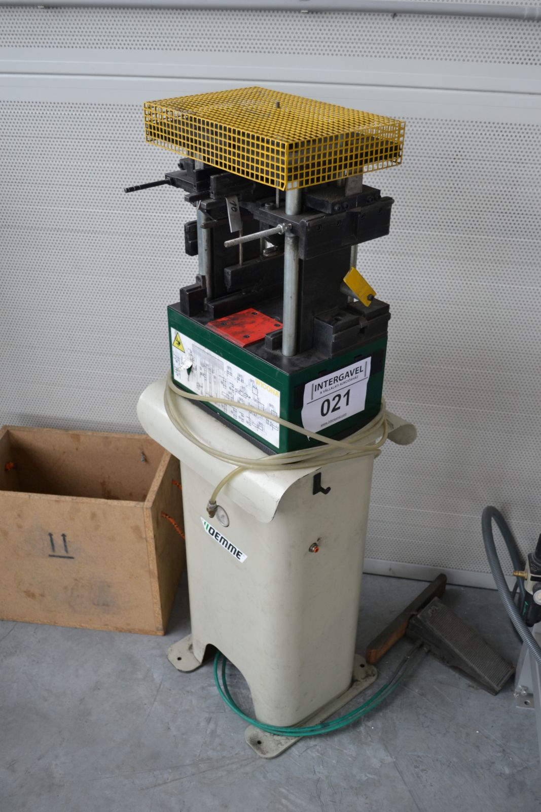 Ajtószárny sarokösszekötő 1