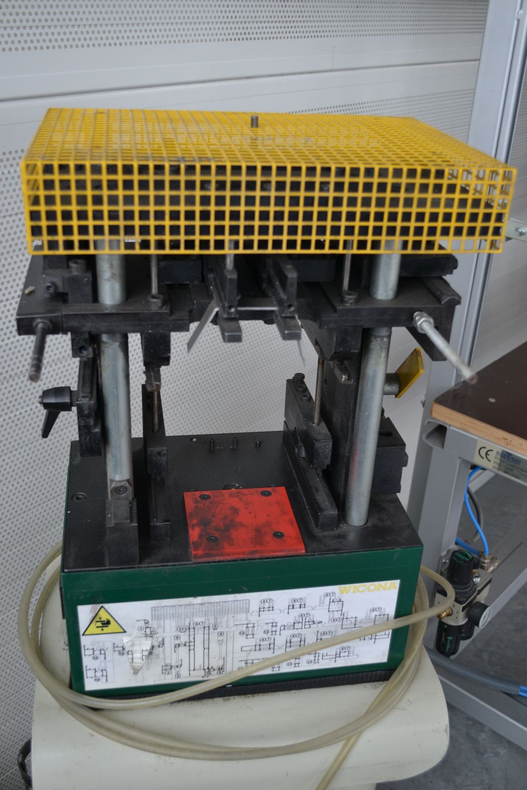 Ajtószárny sarokösszekötő 3