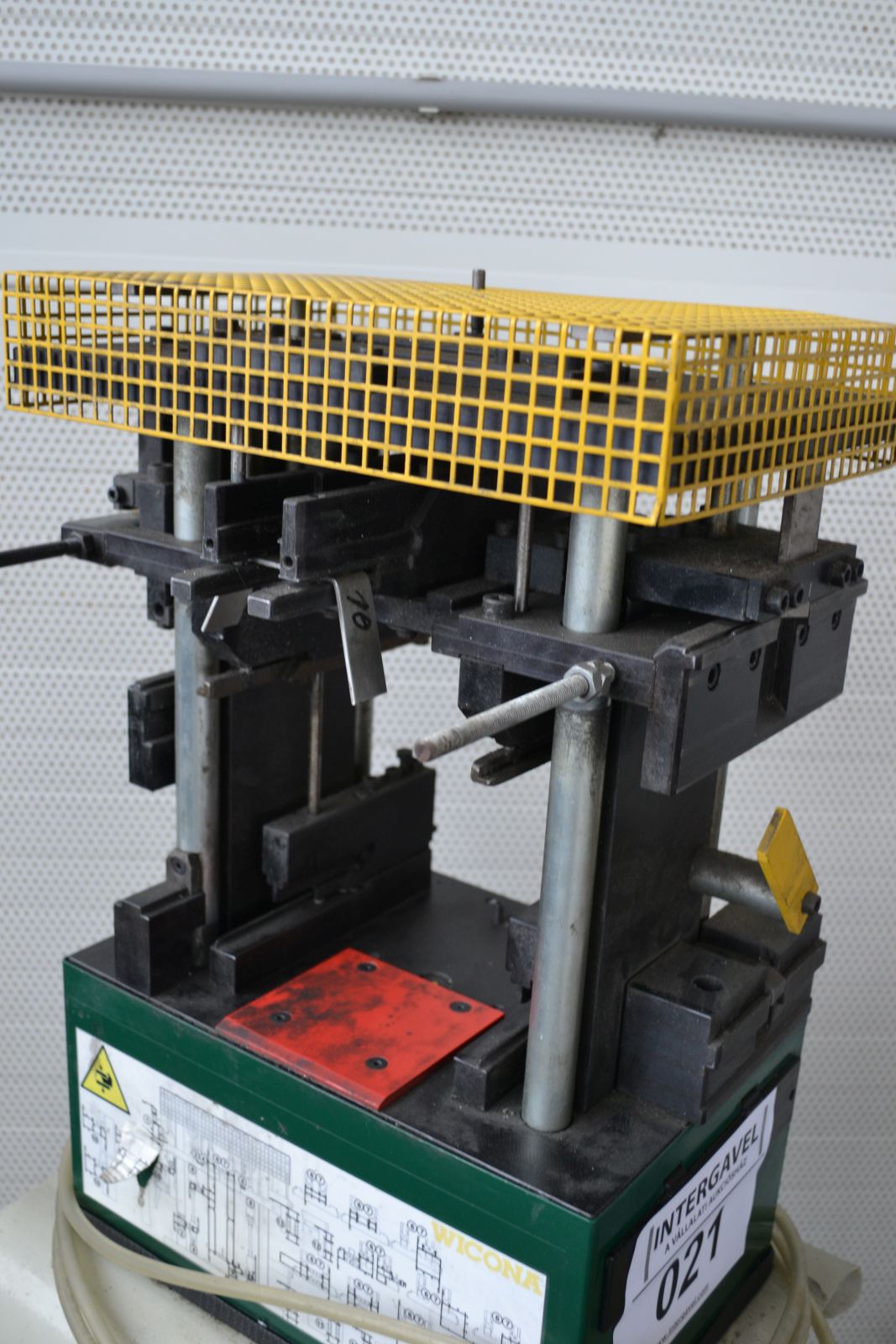 Ajtószárny sarokösszekötő 4