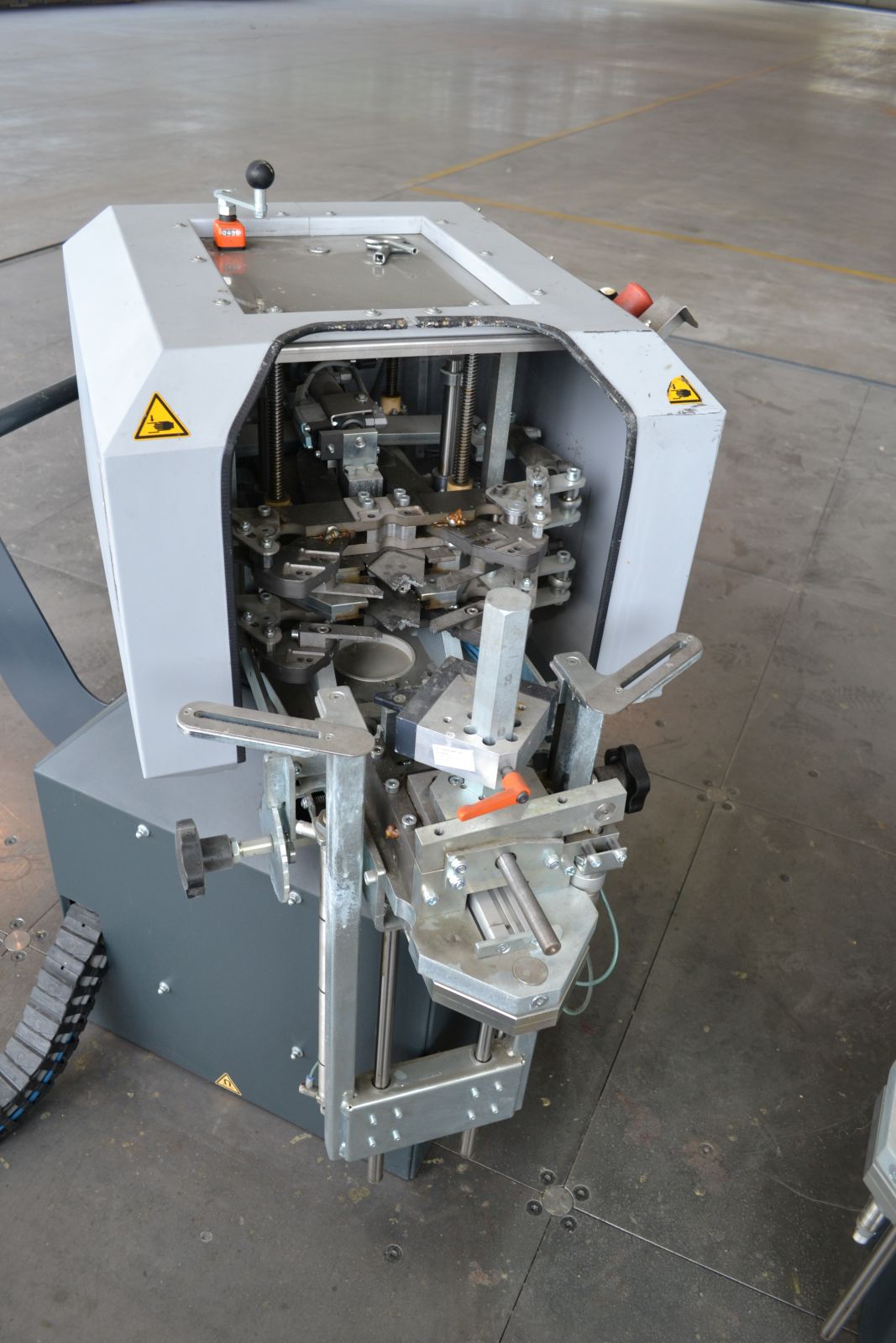 4 fejes sarokrogyasztógép 6