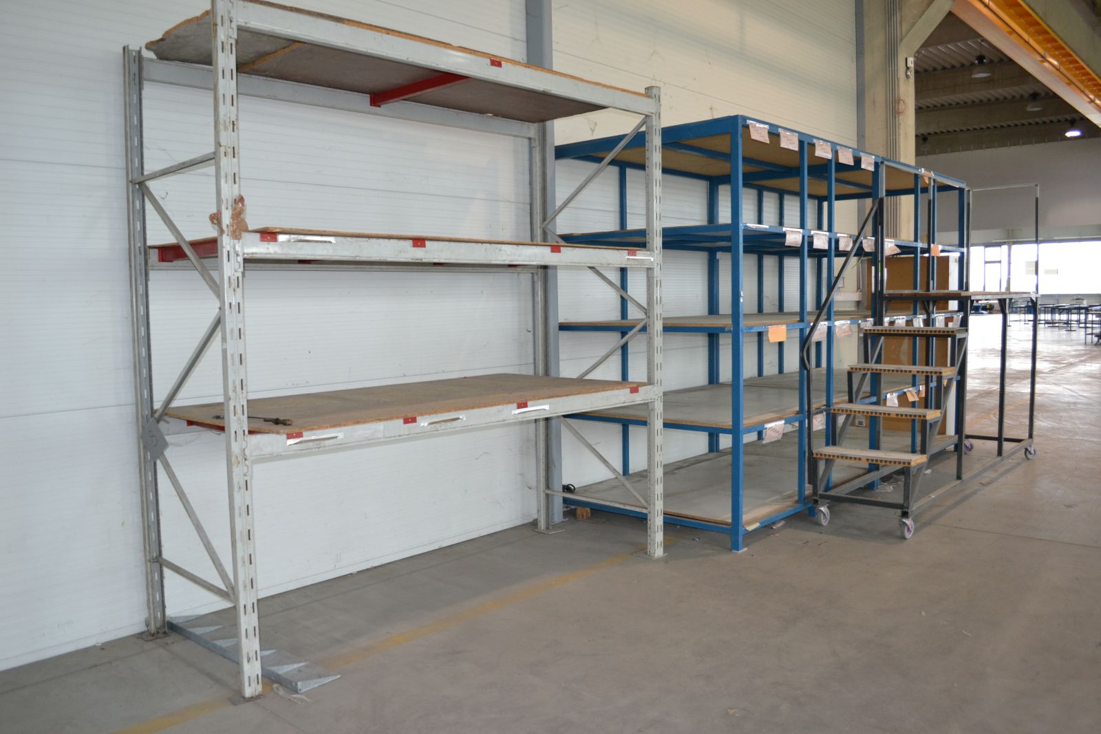 Polcok lépcsővel 2