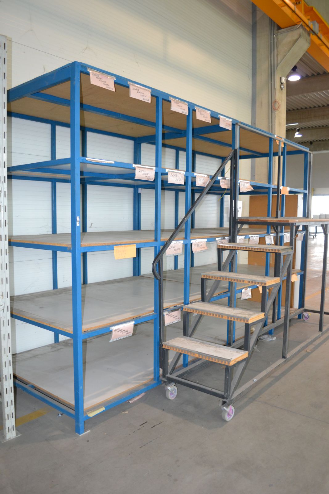 Polcok lépcsővel 4