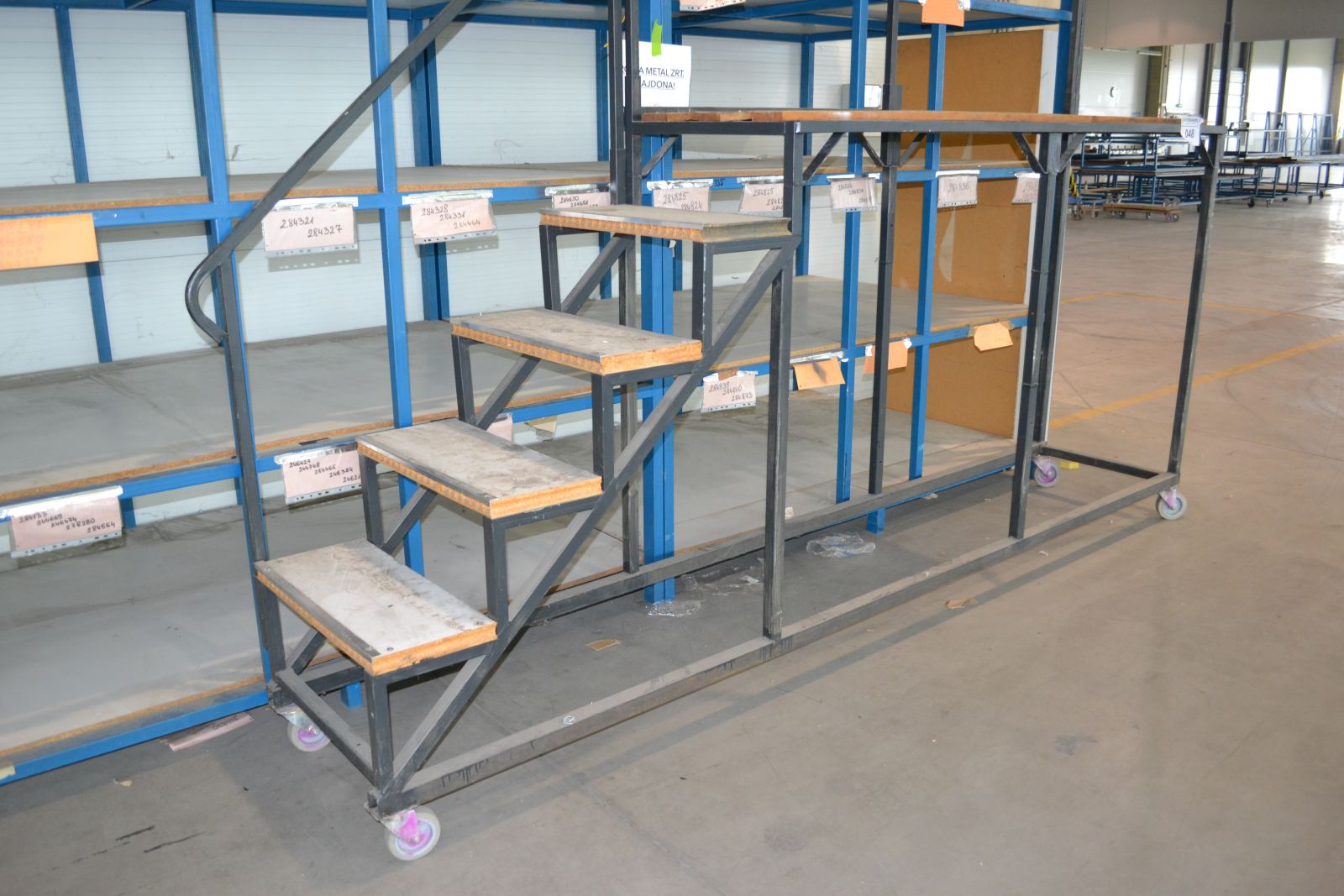 Polcok lépcsővel 5