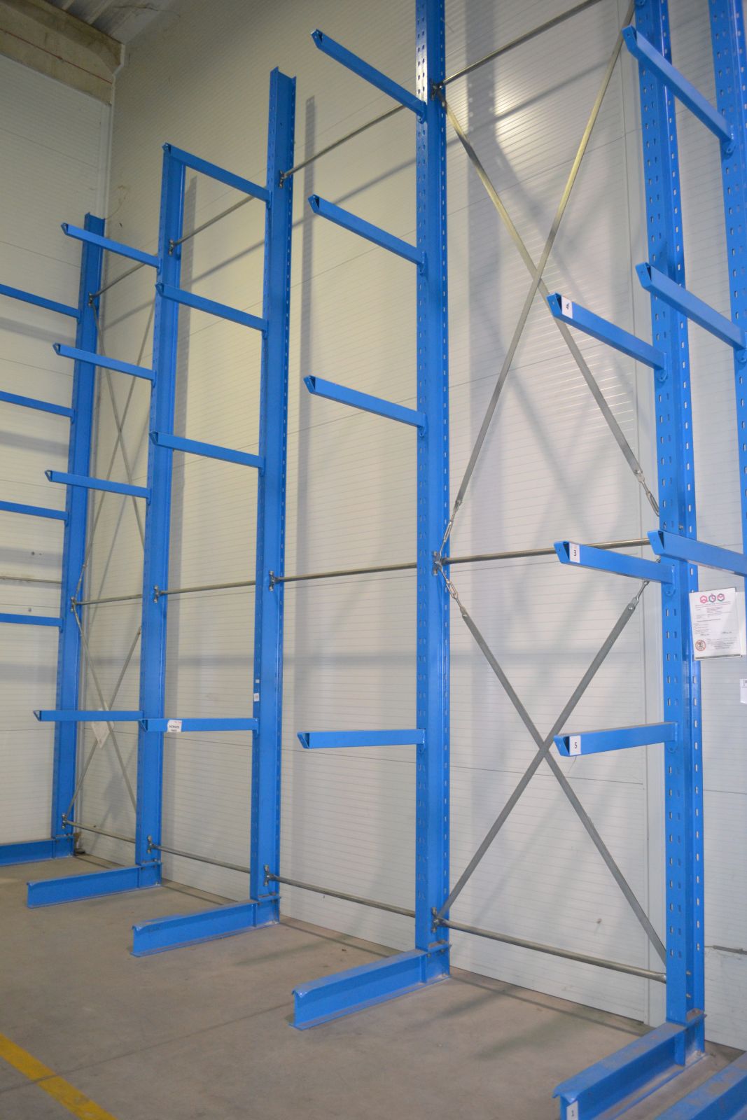 Szálanyagtároló állvány 8