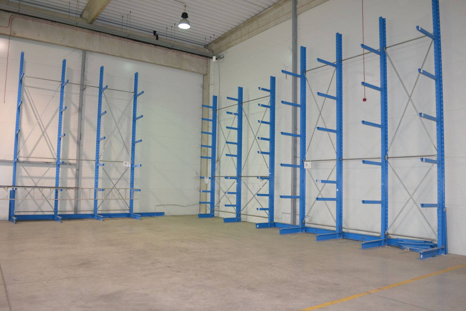 Szálanyagtároló állvány 1