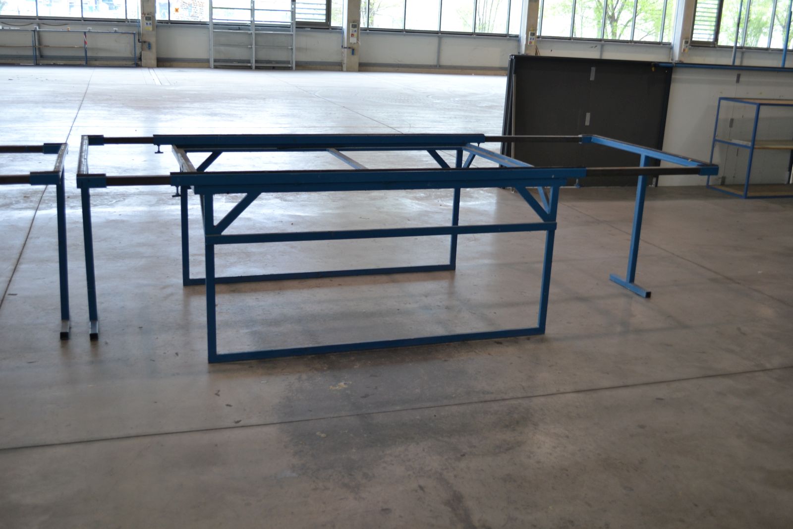 Állítható hosszúságú munkaasztalok 3