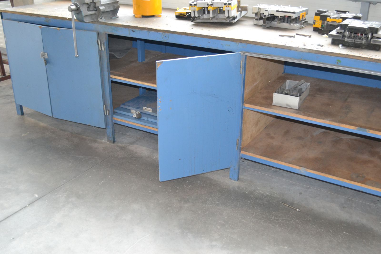 Munkaasztal satuval 1