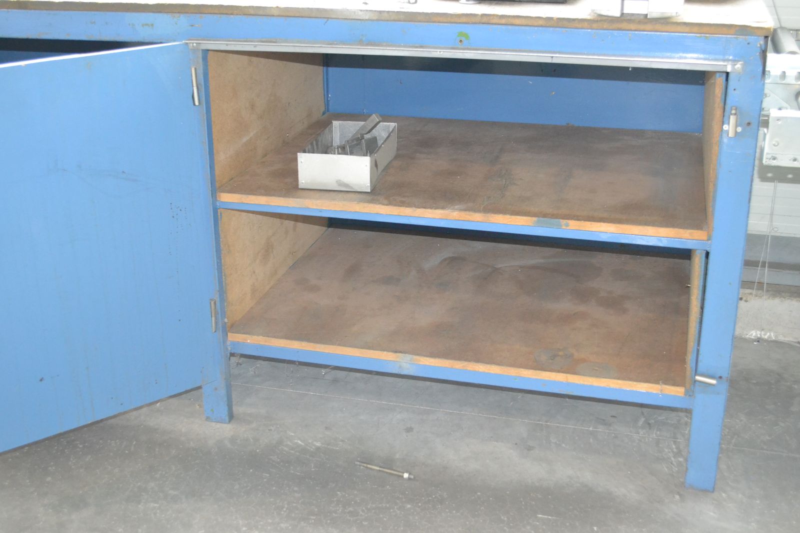 Munkaasztal satuval 2