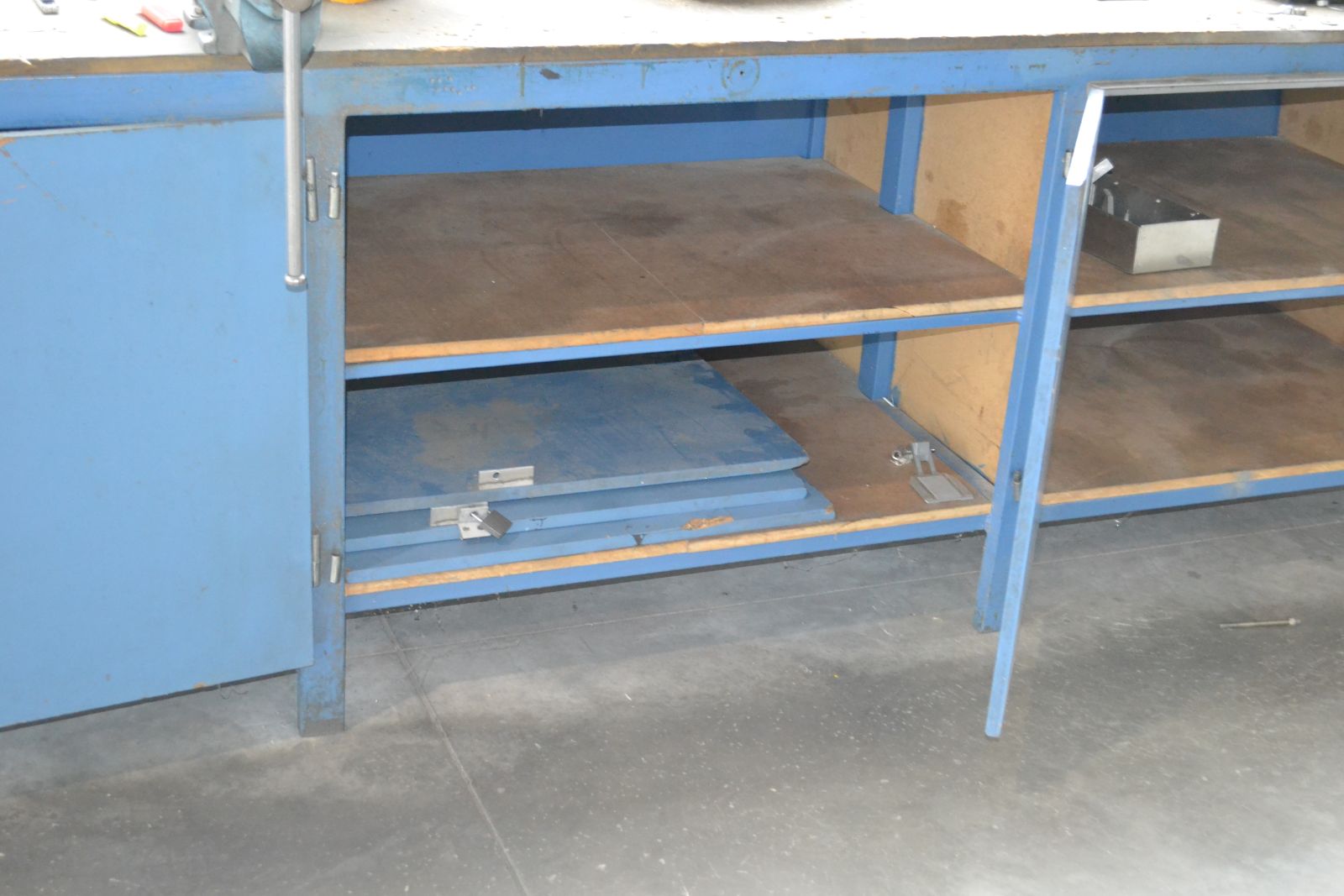 Munkaasztal satuval 3