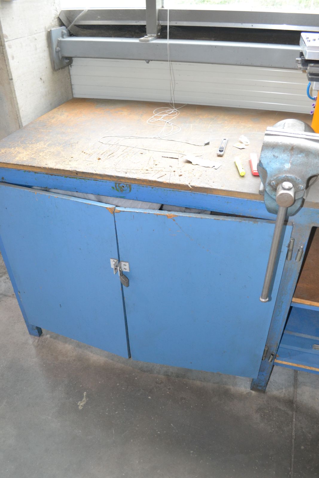 Munkaasztal satuval 5