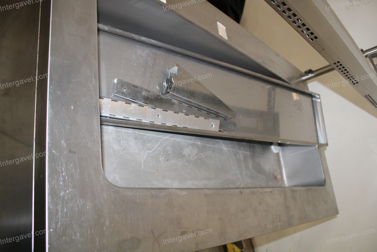 Melegen tartó pult 3