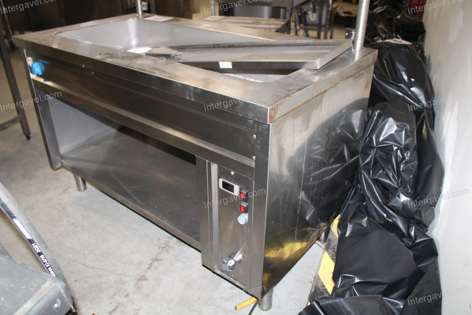 Melegen tartó pult 5