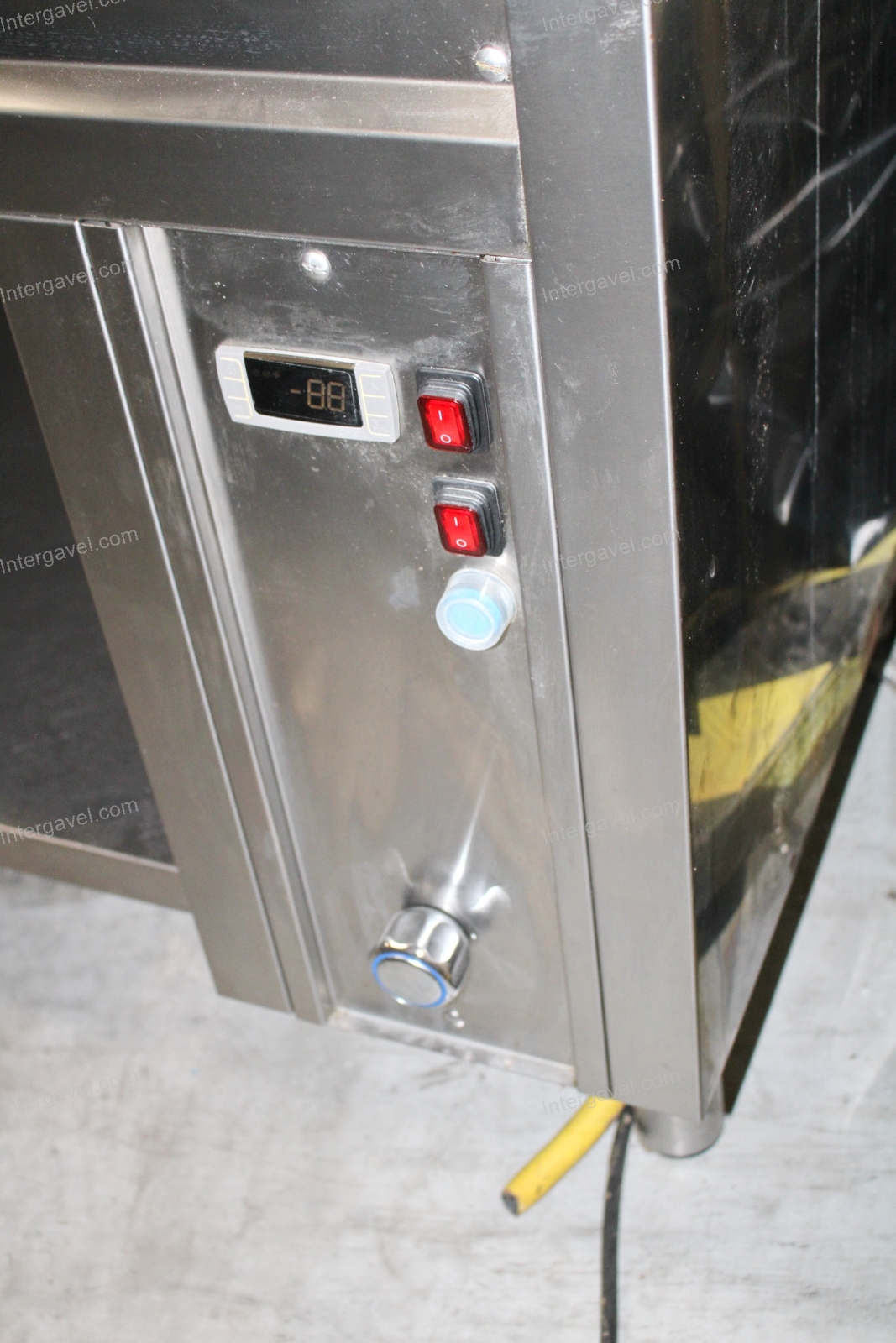 Melegen tartó pult 6