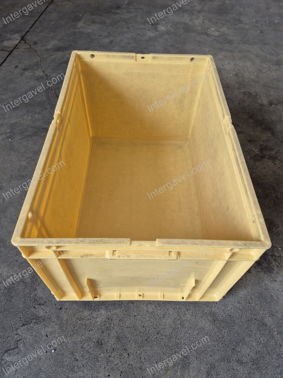 Sárga műanyag láda 3