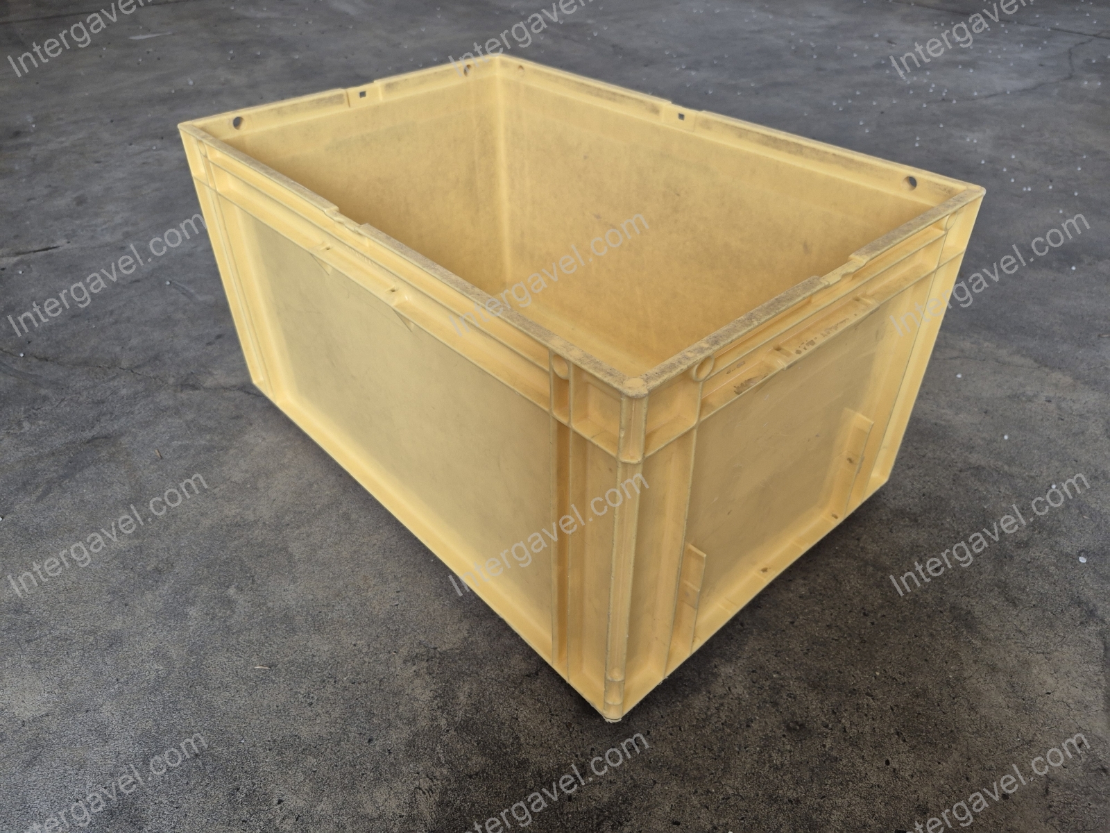 Sárga műanyag láda 2