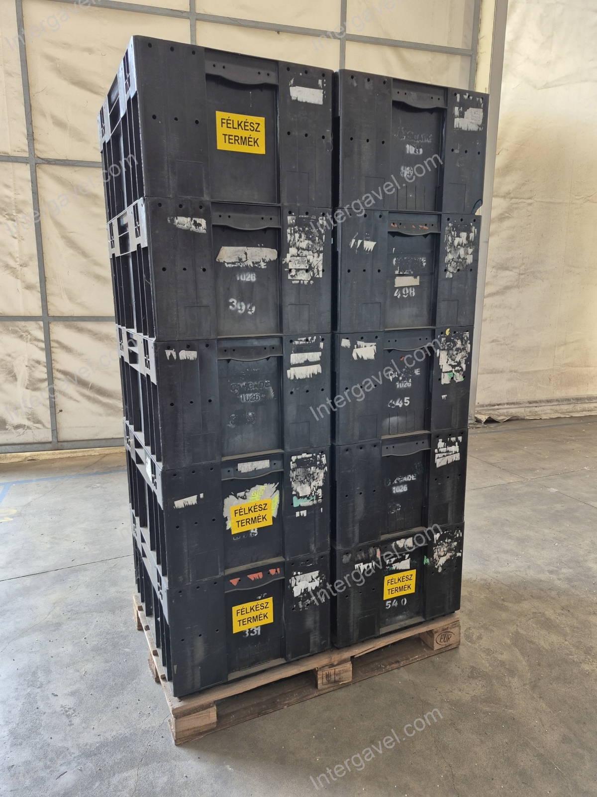 Duplafalú, fekete láda 7