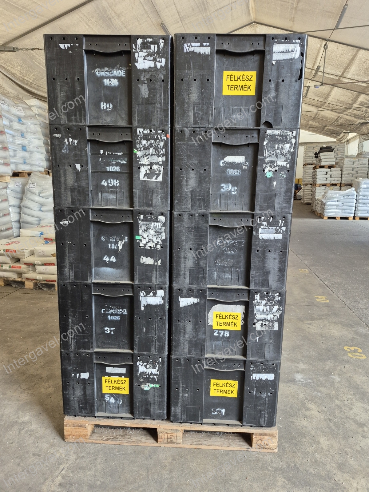 Duplafalú, fekete láda 6