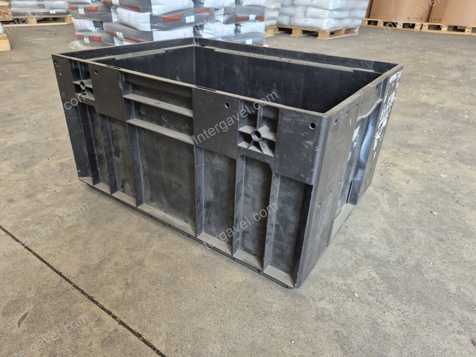 Duplafalú, fekete láda 1