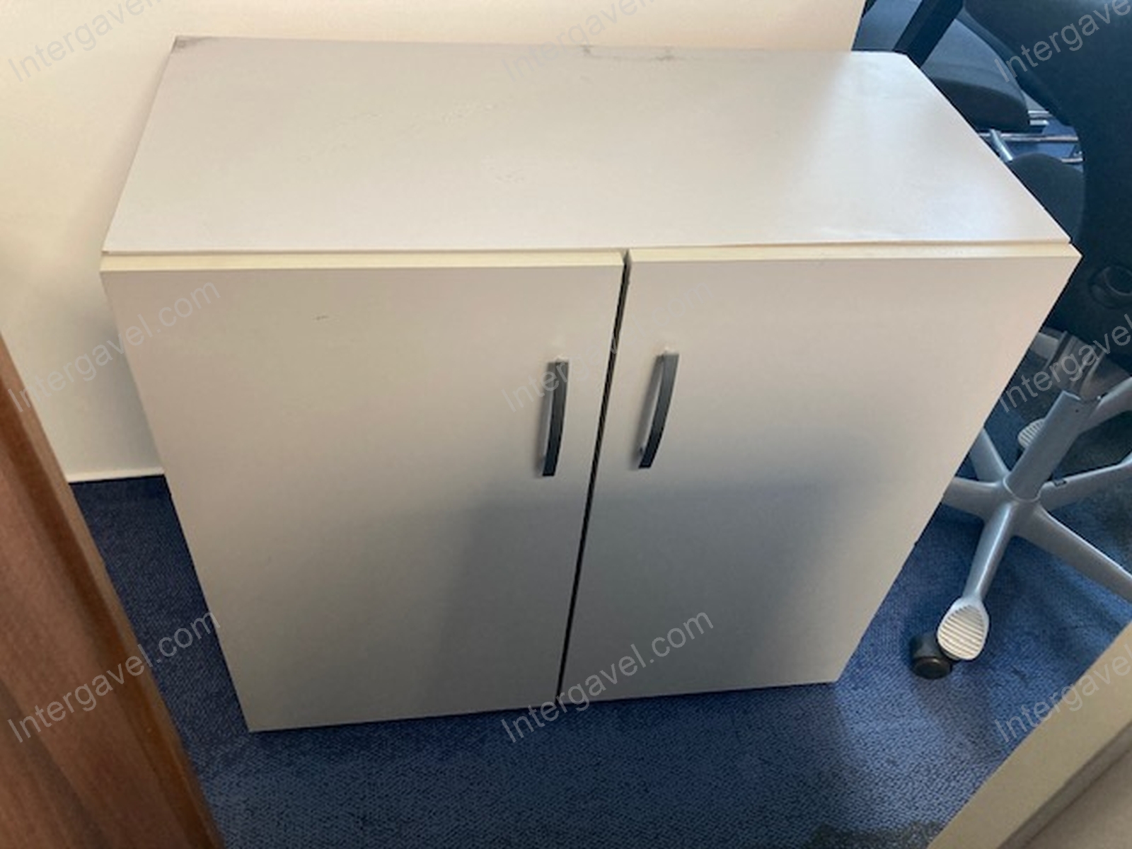 Kétajtós szekrény (szürkésfehér) 1