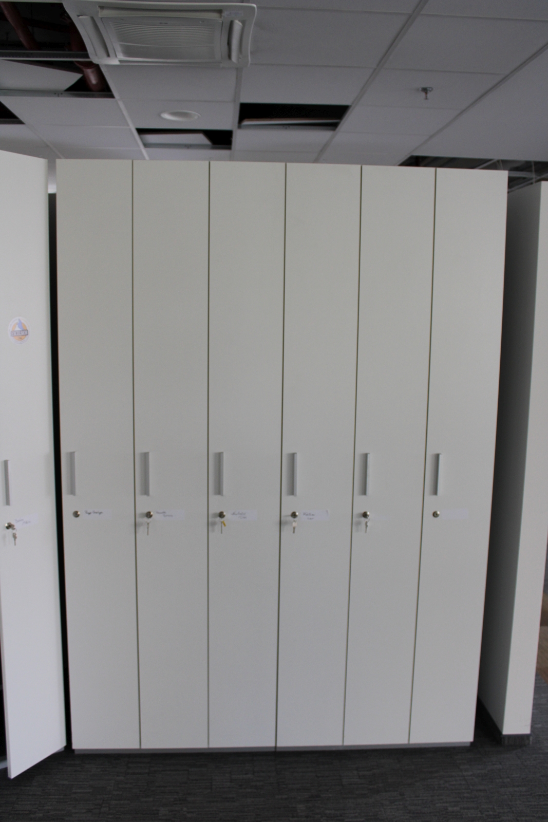 Öltöző szekrény 2