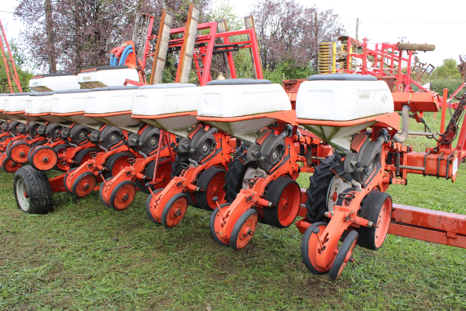 Szemenkénti vetőgép, Khun 4