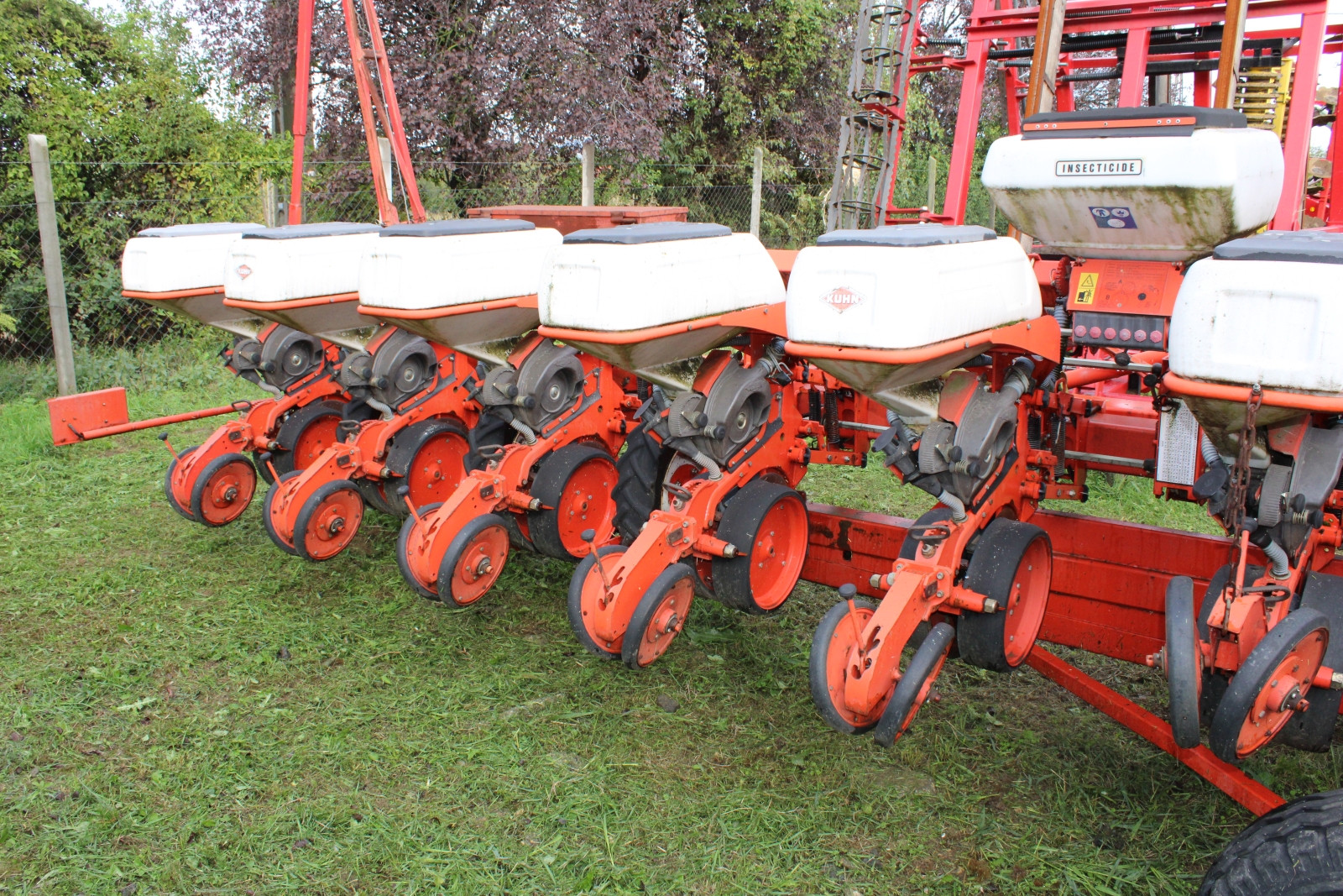 Szemenkénti vetőgép, Khun 6