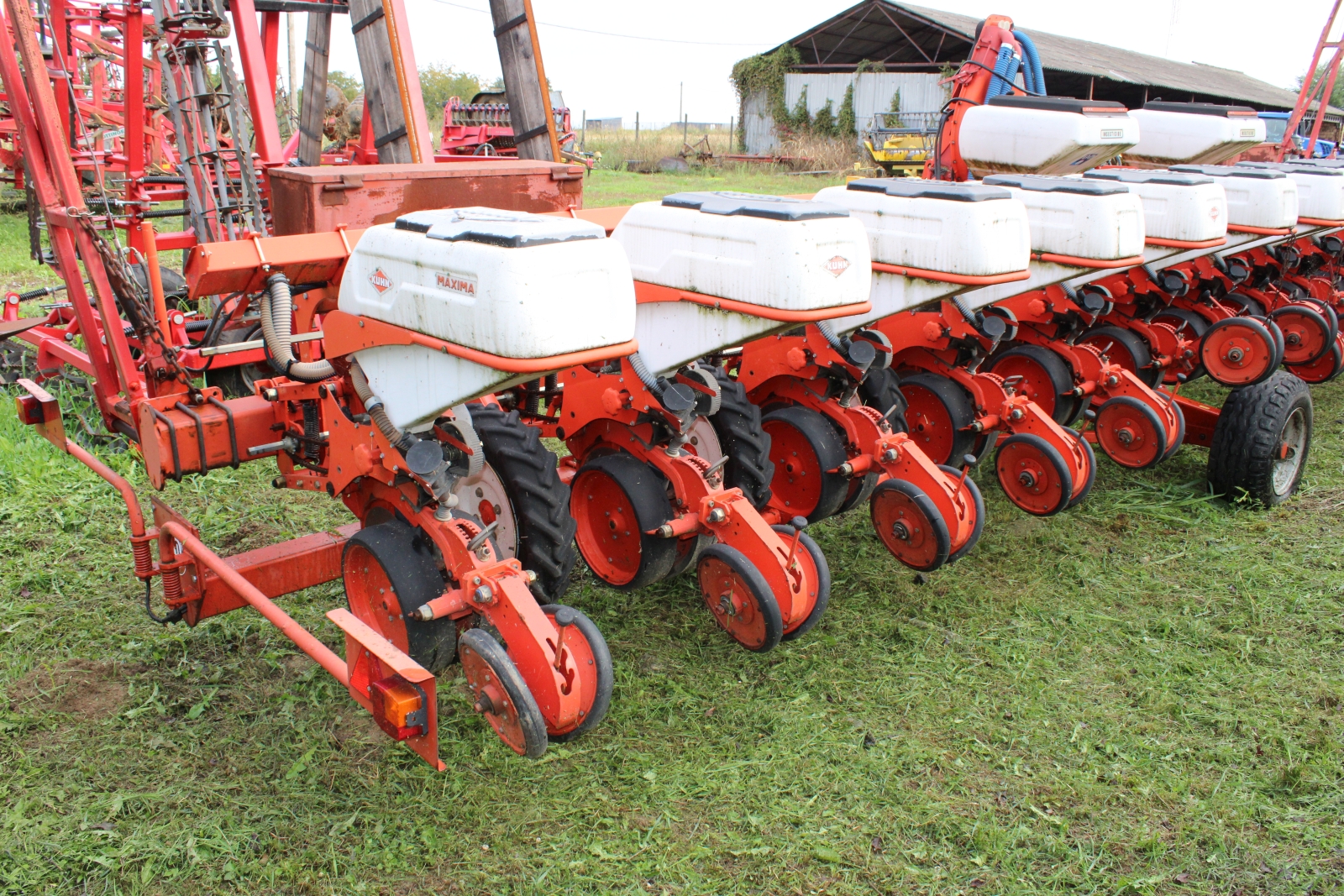 Szemenkénti vetőgép, Khun 11