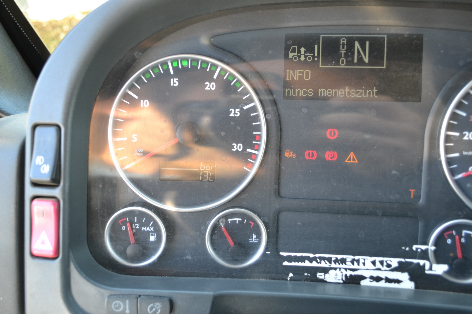 MAN teherautó daruval 30