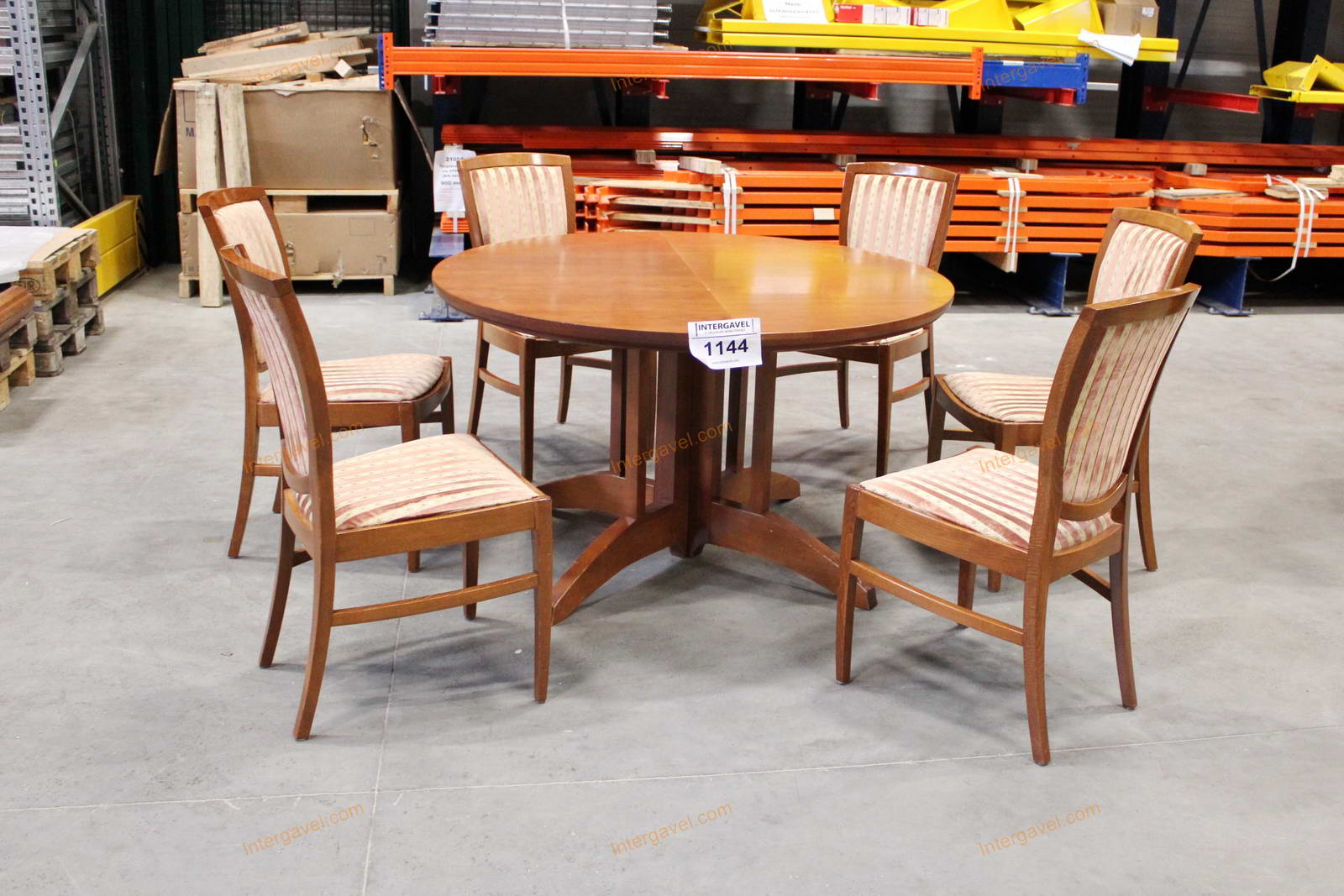 Étkező asztal és székek