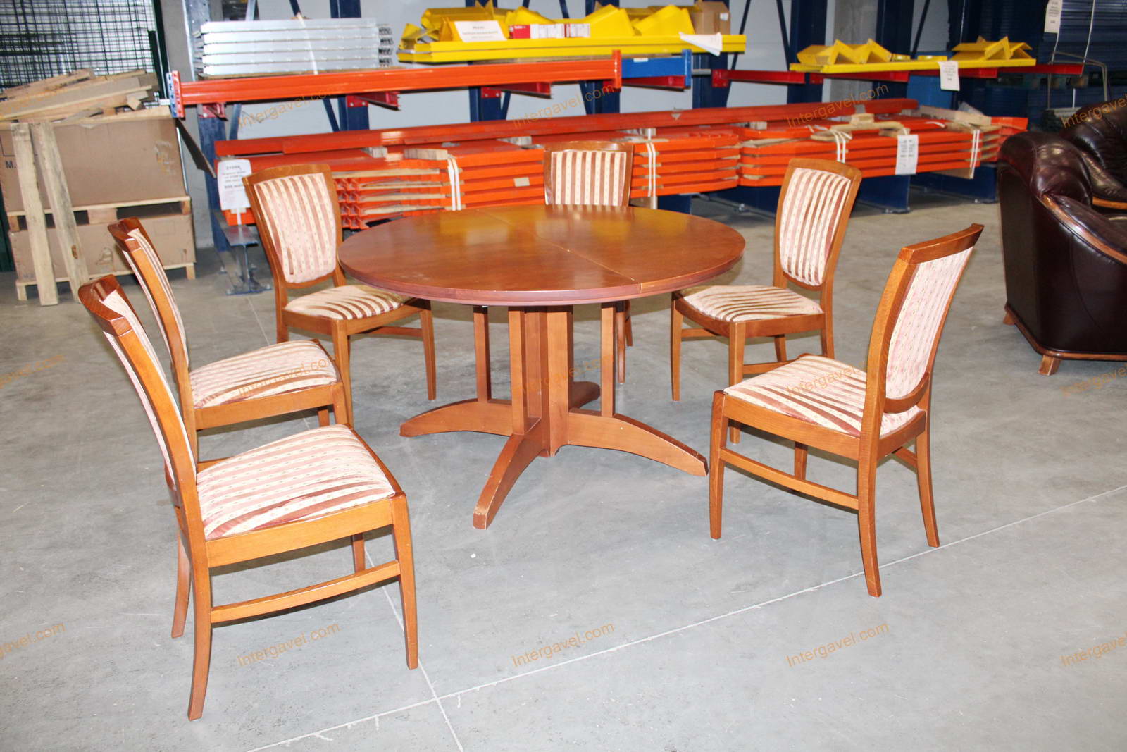 Étkező asztal és székek 3