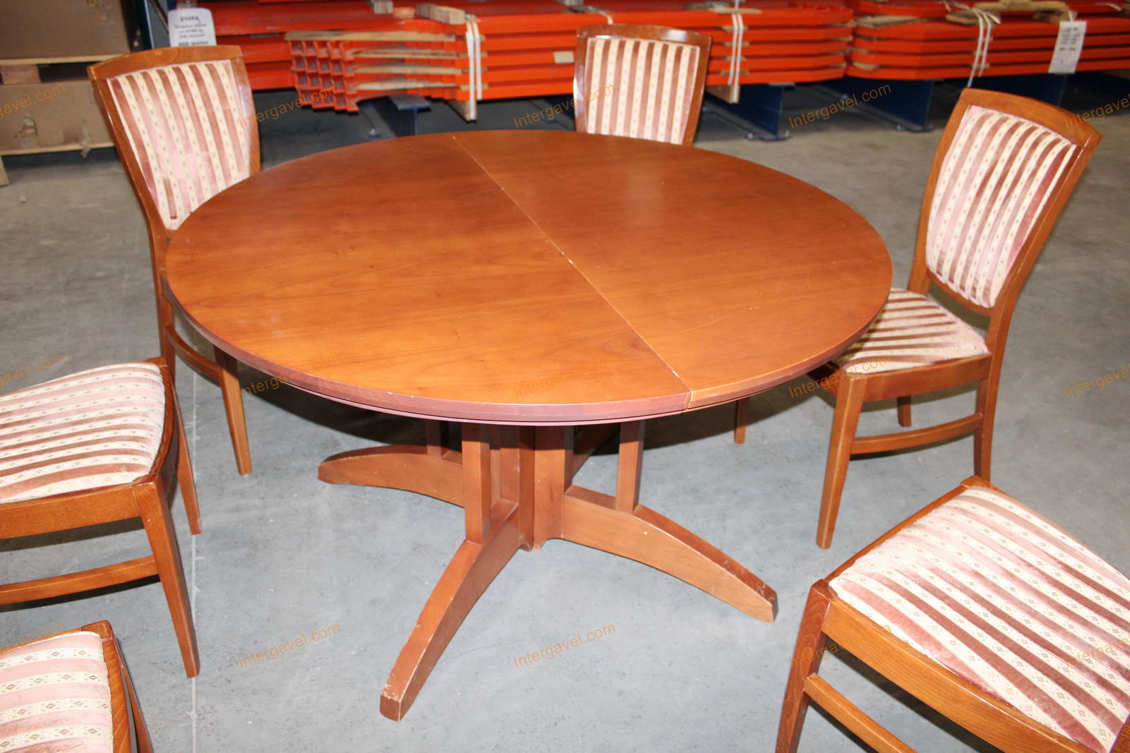 Étkező asztal és székek 4