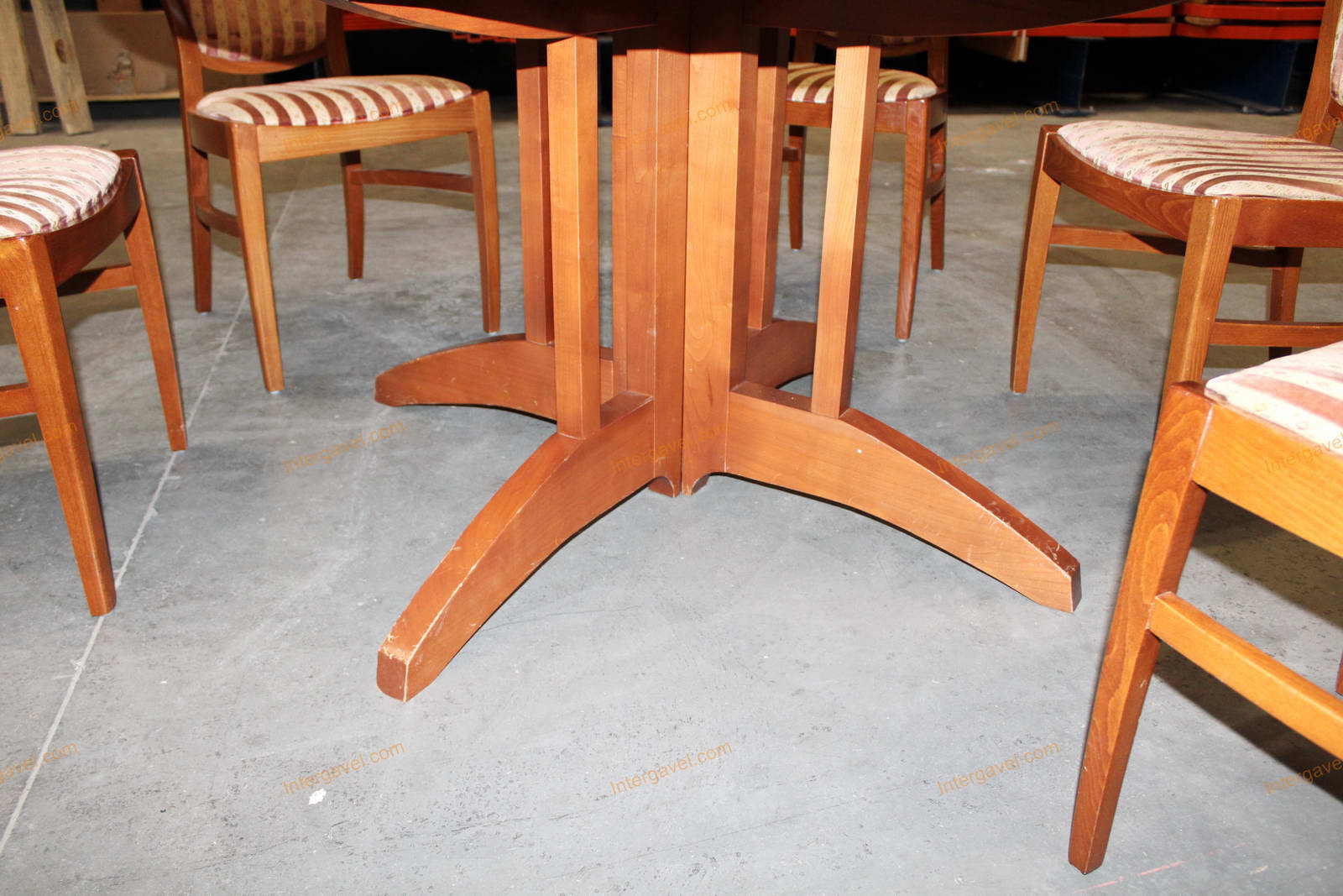 Étkező asztal és székek 6