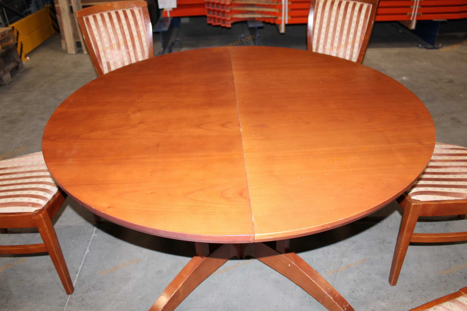 Étkező asztal és székek 8