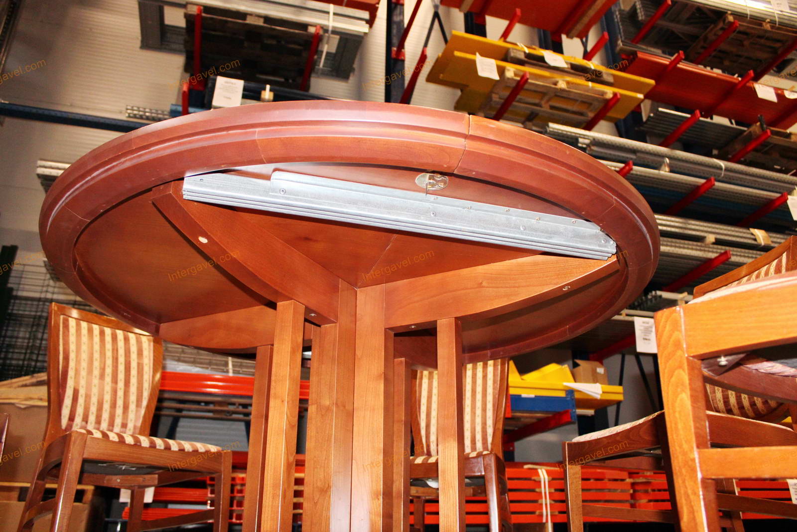 Étkező asztal és székek 10