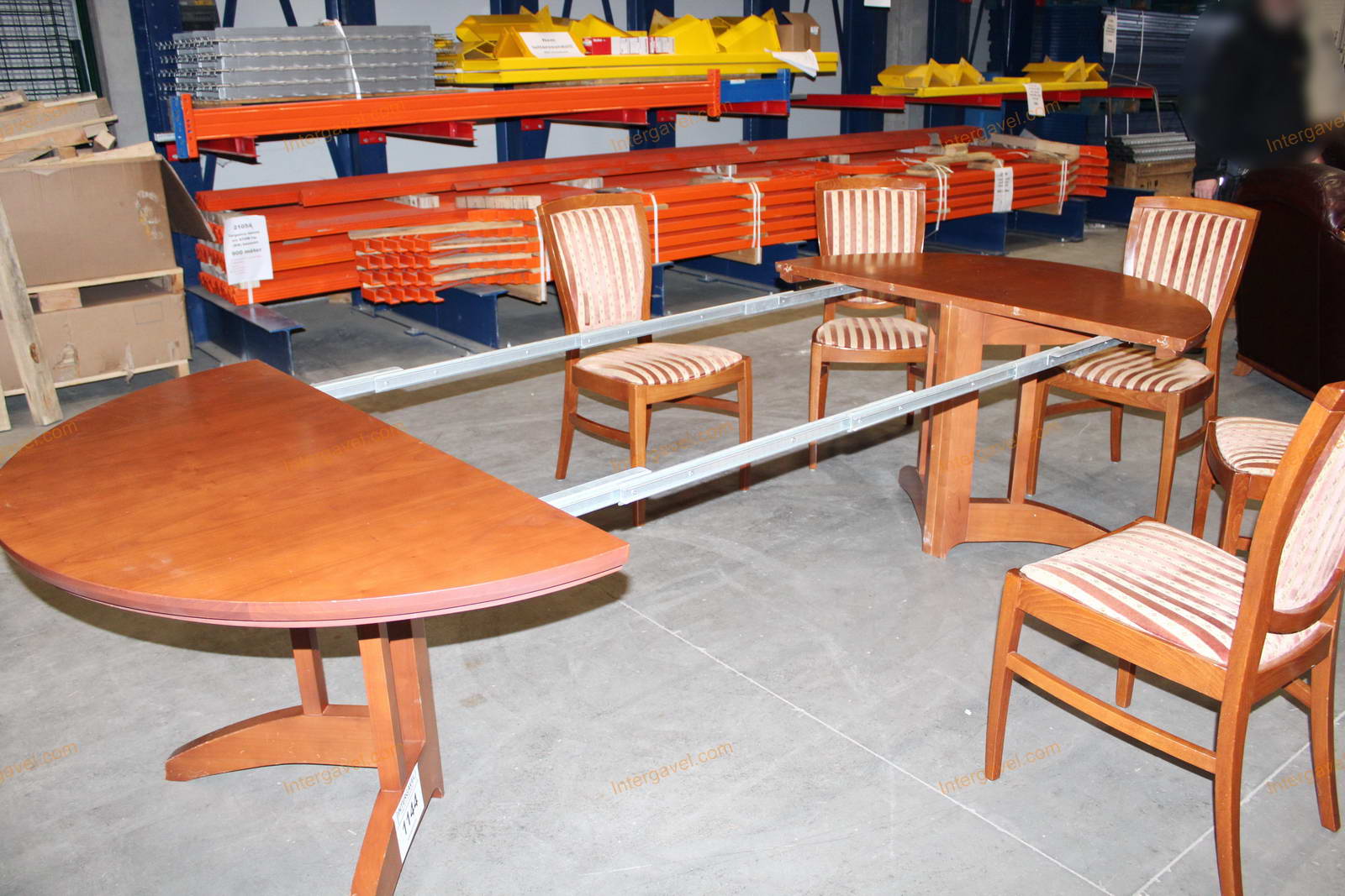 Étkező asztal és székek 11