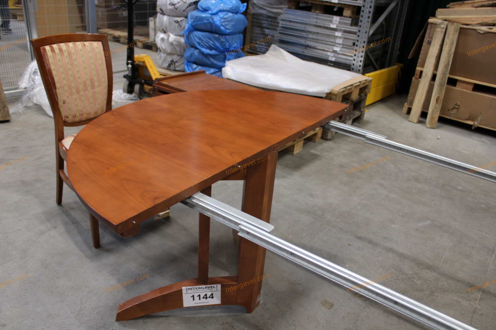 Étkező asztal és székek 12